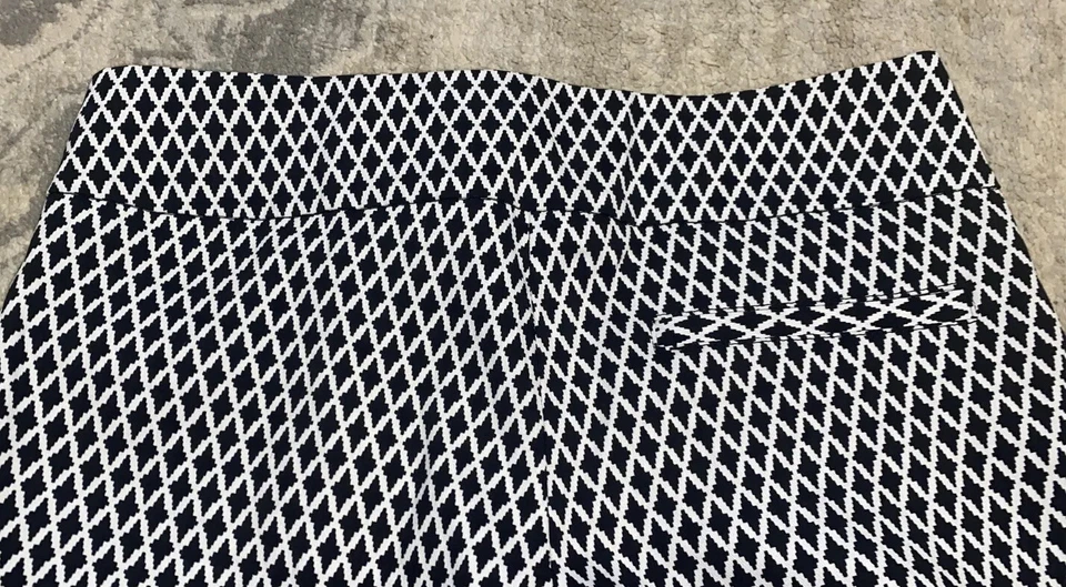 Margret M Pants Size Medium Womens Black White Print Slimming Pull On - Image 4 of 4