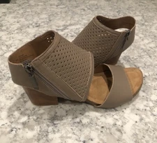 Eurosoft Annalise Cuffed Leather Open Toe Heels US 8.5M Taupe Side Zip VGUC