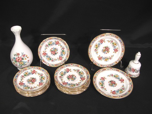 Coalport Ming Rose English Bone China Group of 26 Pieces - Picture 3 of 12