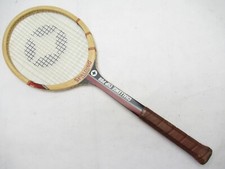 VINTAGE SPALDING "CHALLENGE CUP PRO" WOODEN TENNIS RACQUET. ANTIQUE / DISPLAY