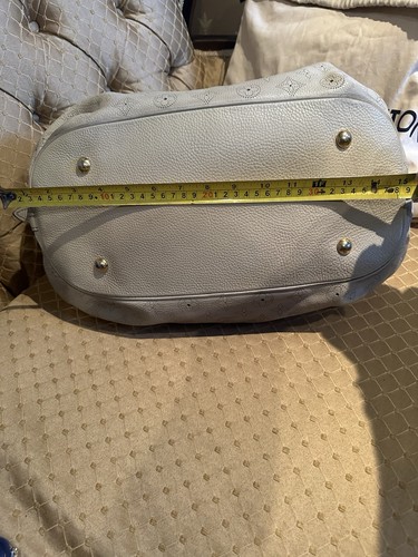 Autentica borsa Louis Vuitton Monogram Mahina Shoudler in pelle bianca avorio - Foto 13 di 15