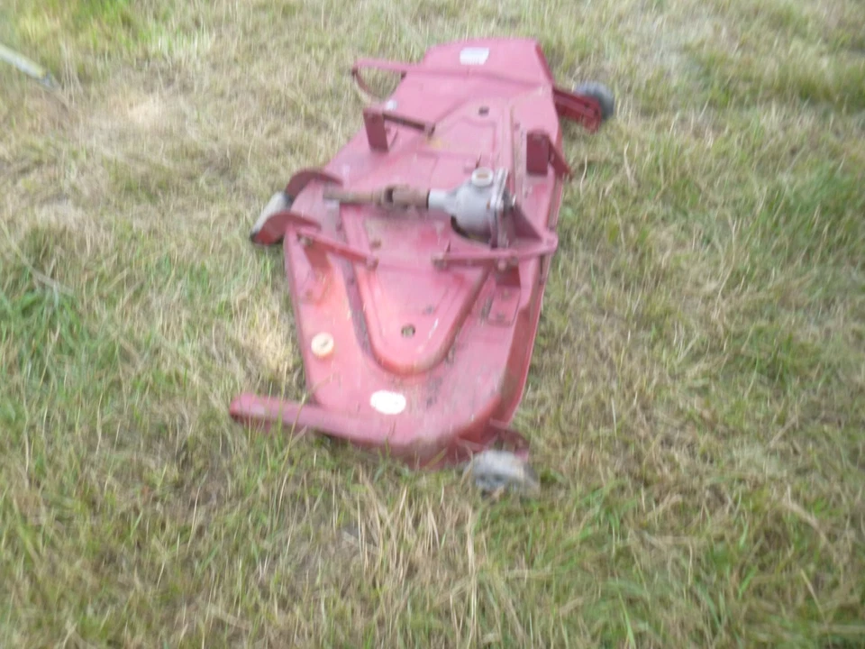 Cubierta de cortacésped Bolens FMC 40 pulgadas, transmisión por eje Foto 4 de 4