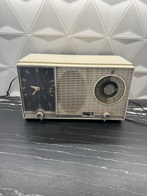 Vintage Zenith Long Distance AM/FM Radio Model S-54567 Clock Works