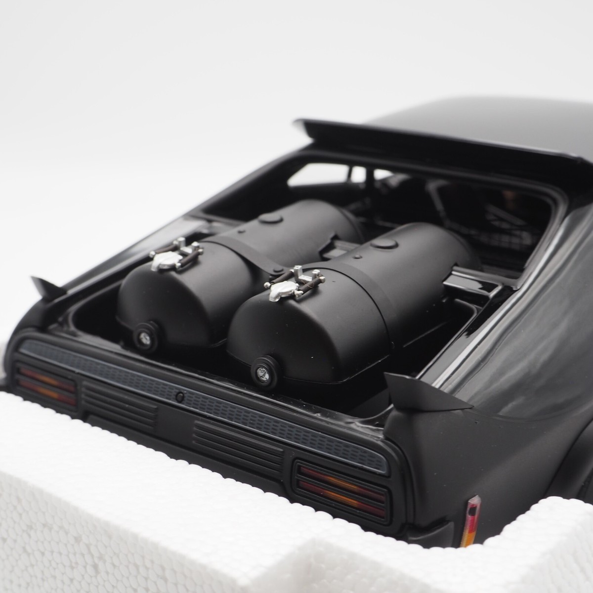 AUTO art　MADMAX2　インターセプター　1/18 s-l400.jpg