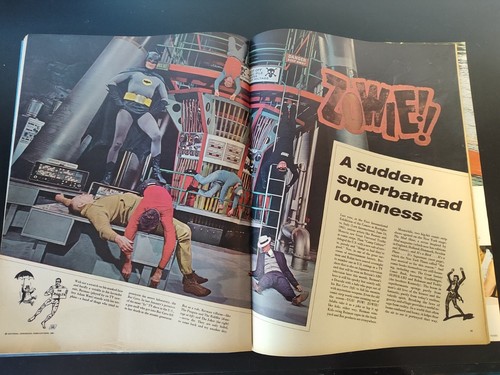LIFE 1966 JACKIE KENNEDY-LOUIS ARMSTRONG-BATMAN SUPERMEN MANIA-DOUGLAS LILFORD - Picture 2 of 4