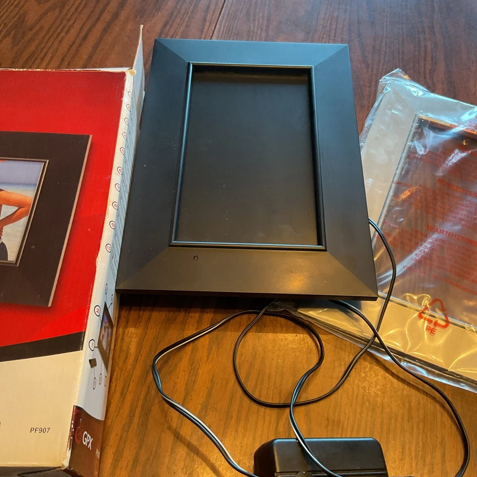 GPX 9" DIGITAL PHOTO FRAME     16 MB.   Cherry Wood - Image 4 of 4