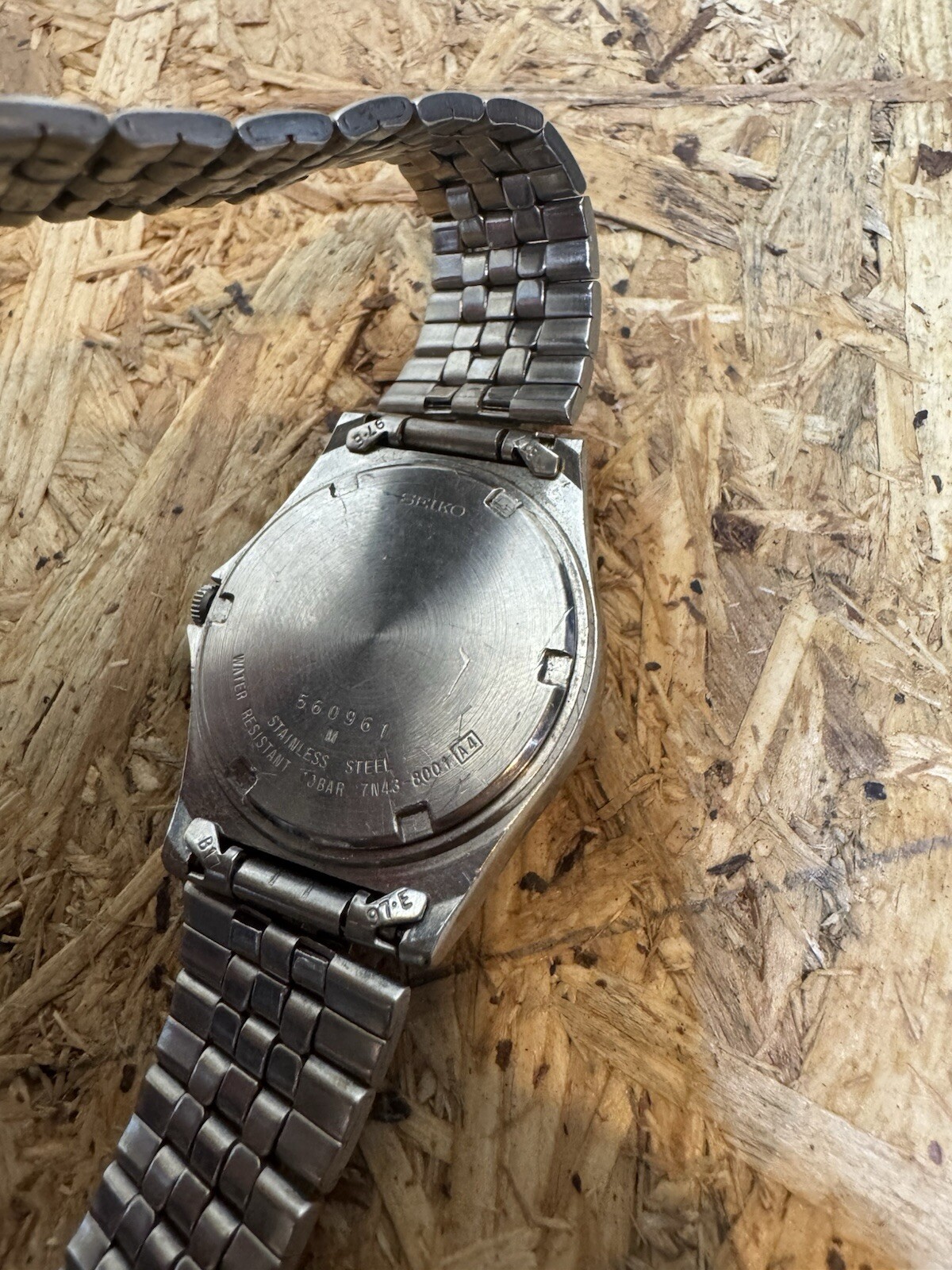 Vintage rare Seiko SQ 100 5Y23 8A50 silver tone Mens watch with with date functi image 4