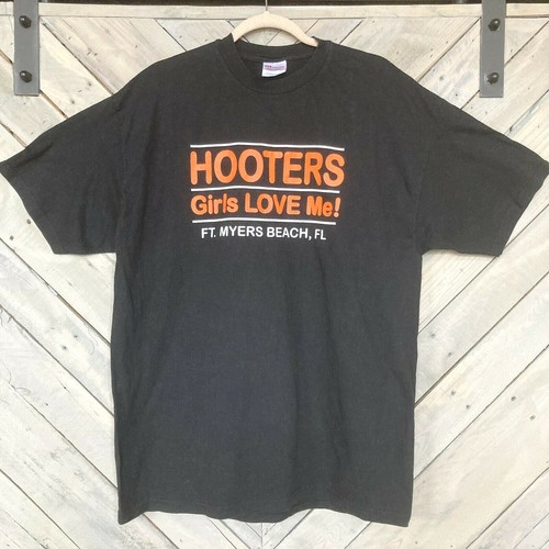 Vintage HOOTERS Girls Love Me! T-Shirt 