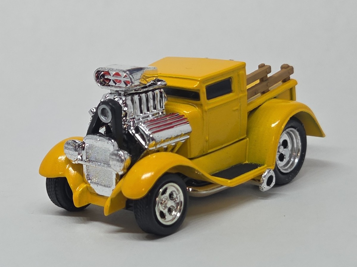 Muscle Machines 1929 Ford Model A 29 Ford Blower Yellow 1/64 Scale