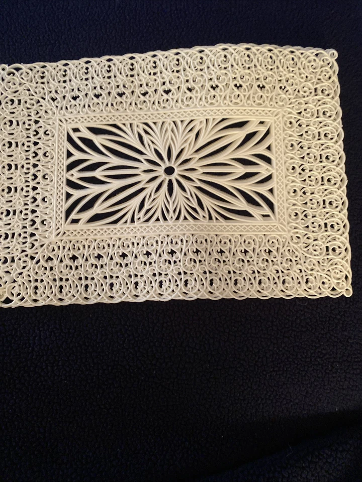 复古套装 可收藏 4 中美分白色塑料花边垫子 原装 PKG! — 第 4/4 张图片