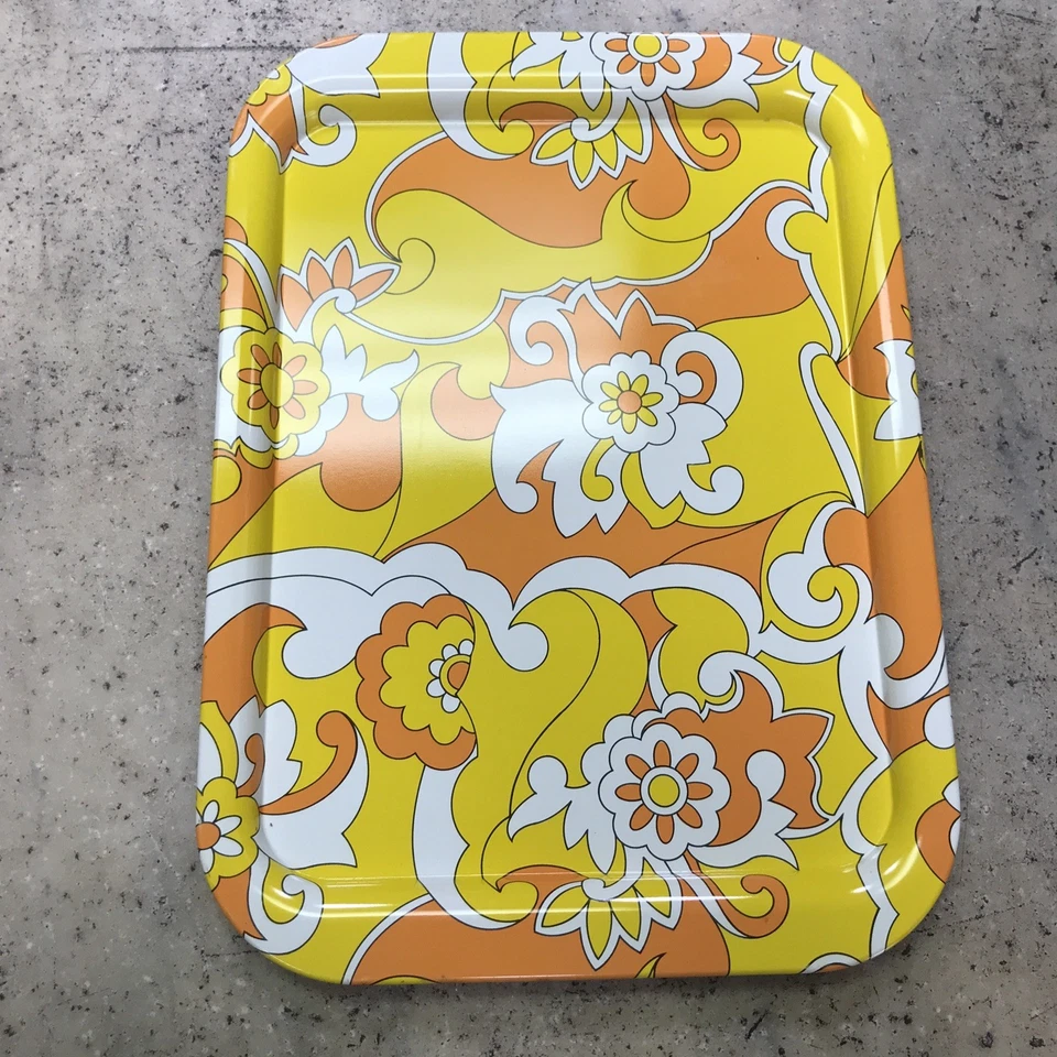 JUEGO 2 BANDEJAS DE SERVIR TV DE METAL PSICODÉLICO HIPPIE AMARILLO NARANJA BLANCO MOD AÑOS 60 DE COLECCIÓN Foto 2 de 4
