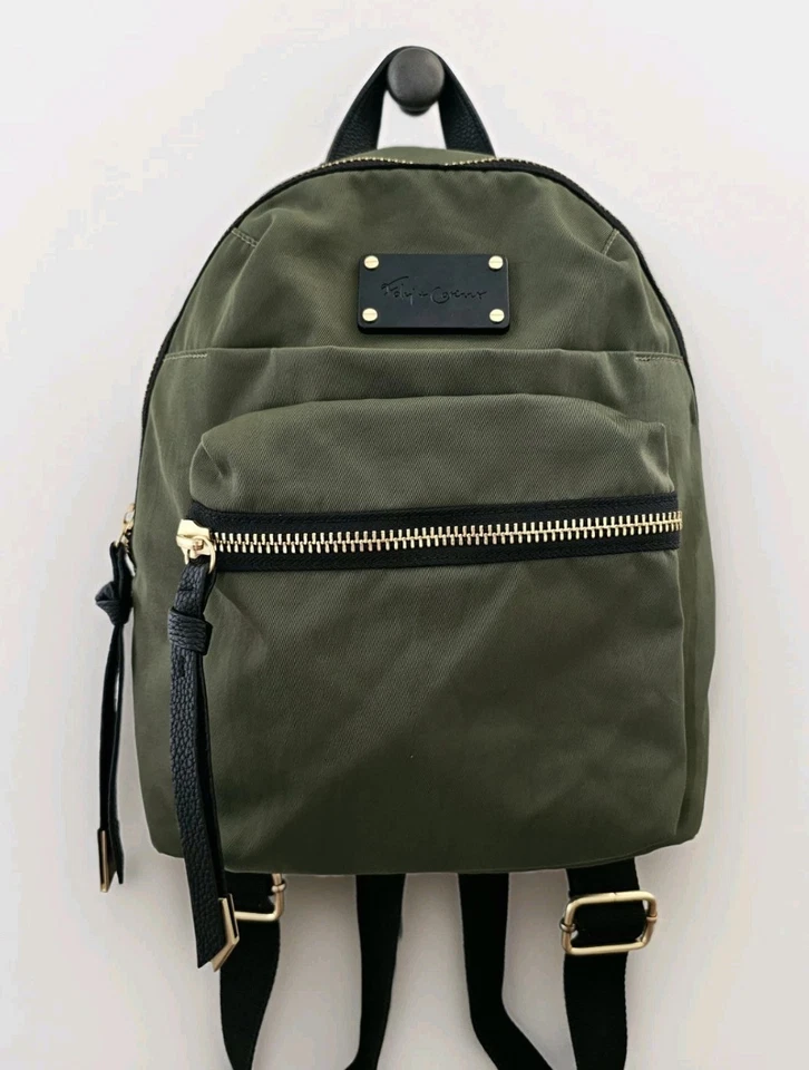 Mochila Duradera Foley + Corinna Nylon Verde Oliva Cremallera Alrededor  