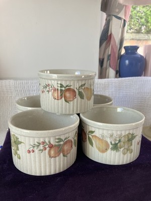5 WEDGWOOD QUITTEN individuelle RAMEKIN GESCHALEN FLAN, QUICHE SOUFFLE, nie benutzt. 