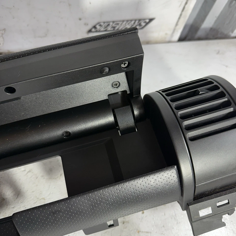 03-04 Infiniti G35 правый верхний приборной панели перчаточный ящик отсек с вентиляционной решеткой черный - Изображение 3 из 4