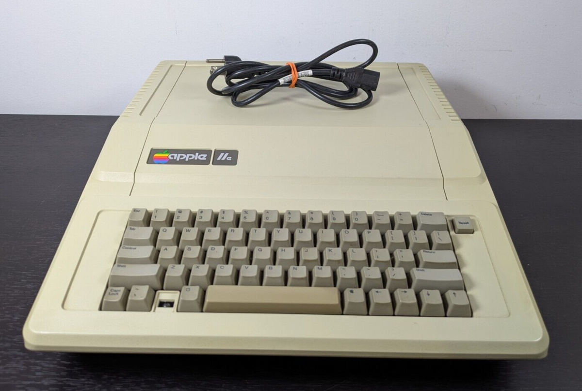 Vintage Apple lle Computer w/ Grappler+ Orange Micro 10982 A2S2064