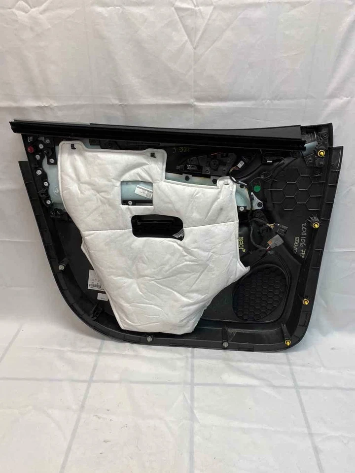 2018 2020 CHEVROLET EQUINOX FRONT RIGHT SIDE DOOR TRIM PANEL GRAY OEM 84328045 - Image 4 of 4