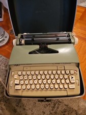Smith Corona Coronet Automatic Electric Typewriter Green W/Case Works! Nice! thumbnail