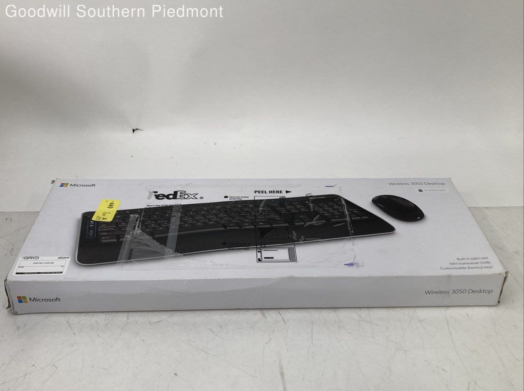 Microsoft Wireless 3050 Desktop Keyboard and Mouse Bundle - 