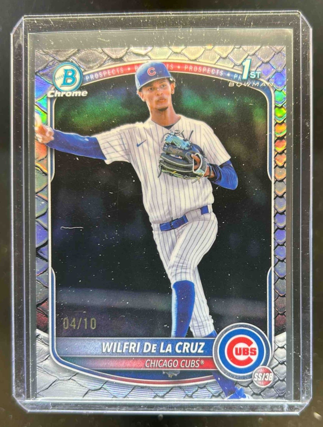 2025 Bowman Chrome Wilfri De La Cruz Reptilian Black Refractor 1st Prospect #/10