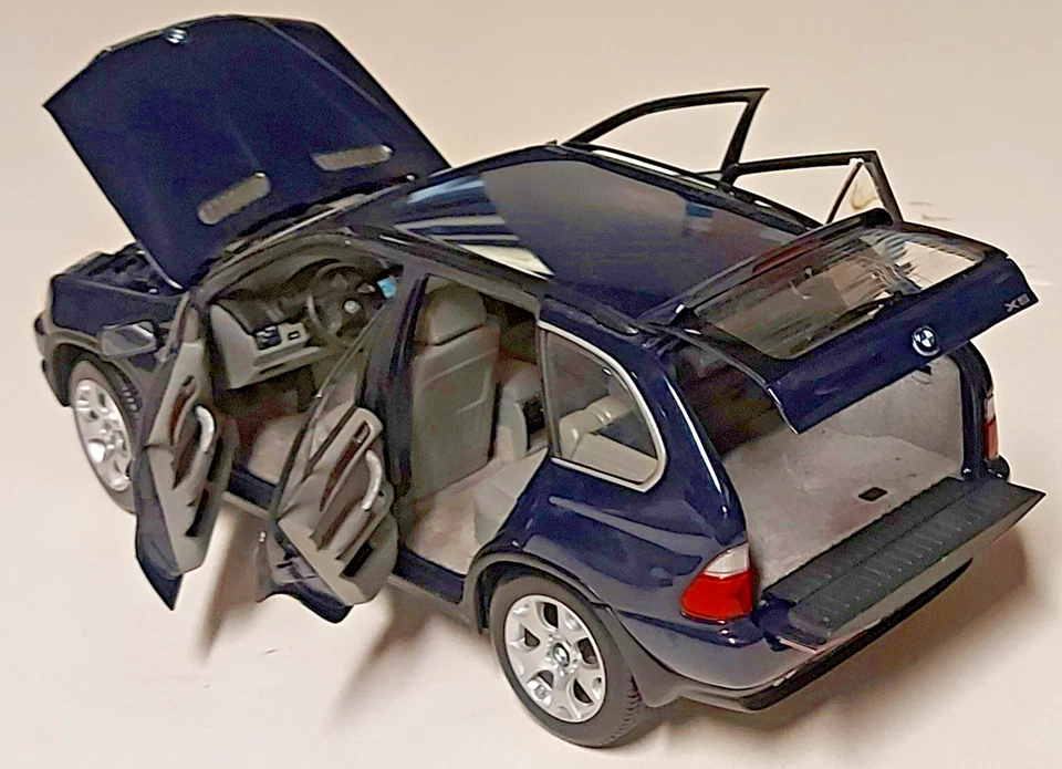 Kyosho BMW X5 4.4i 1:18 - Immagine 2 di 4