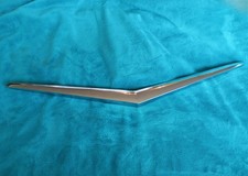 1958 Chevrolet Hood Emblem V 3750375 Large Chrome Vee 18-34 Wide