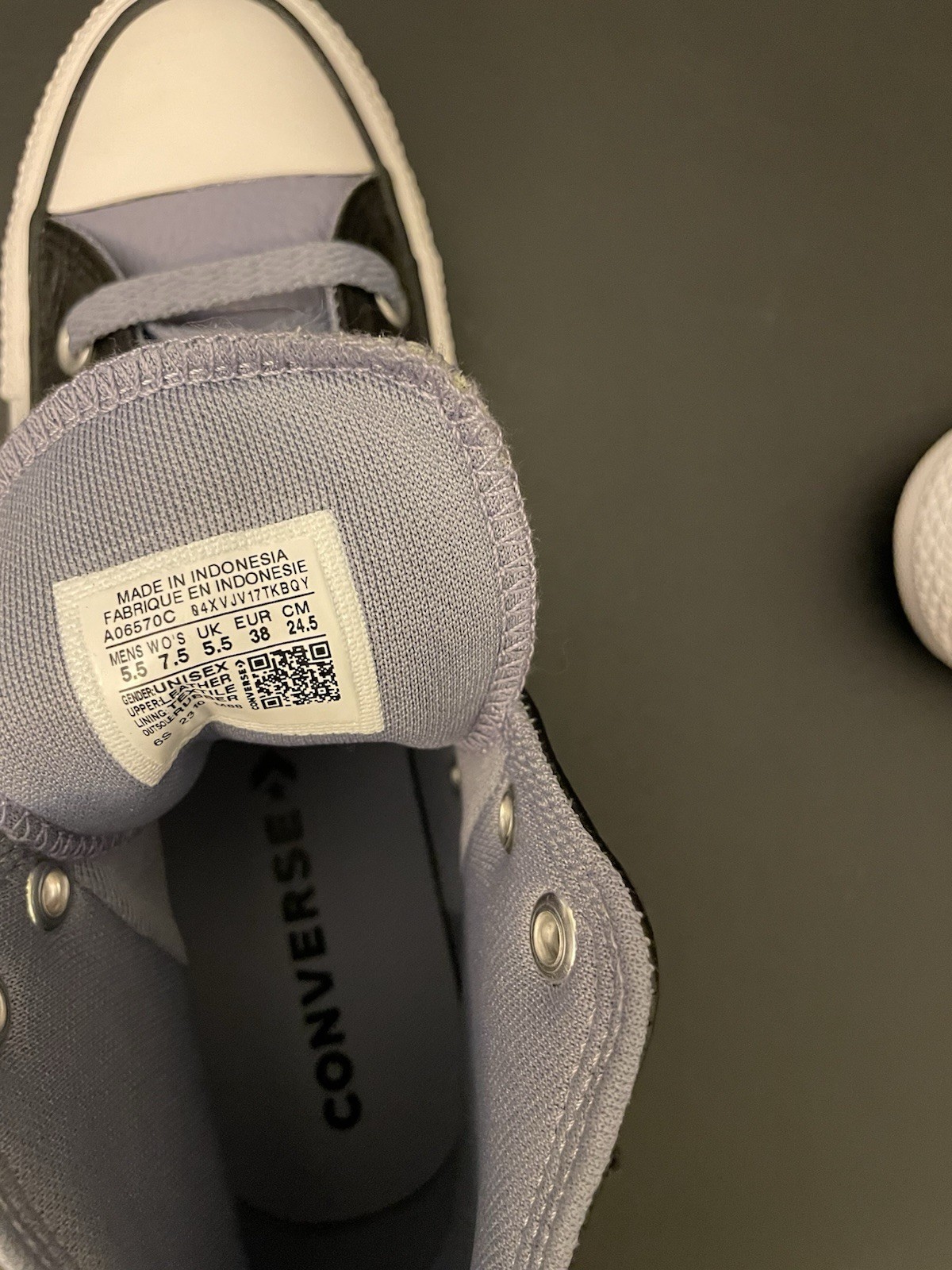 Converse Chuck Taylor All Star Women's Leather Sneakers Size 7.5 thumbnail 7