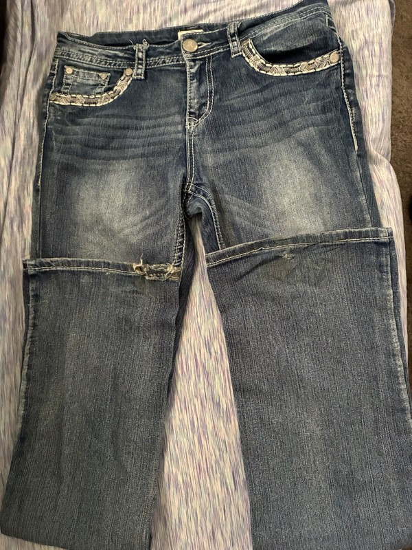 Rock & Republic Women's Blue Denim Jeans Slim Fit Low Rise Straight, Medium Wash