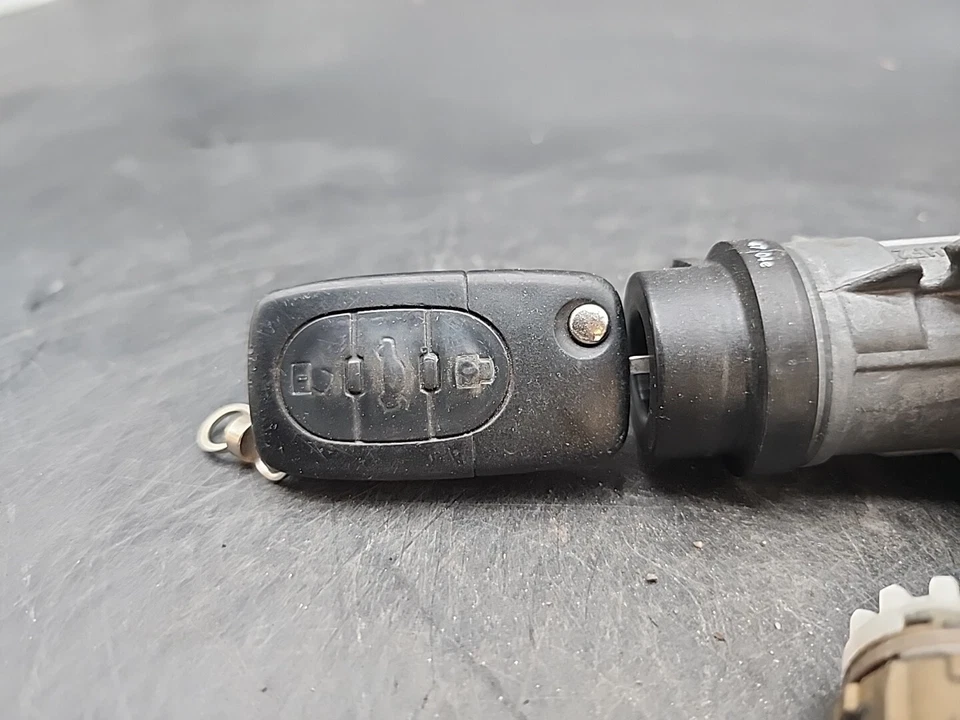 Juego de llaves de cerradura de maletero AUDI S4 B6 2004-2005 Q7-410 Foto 2 de 4