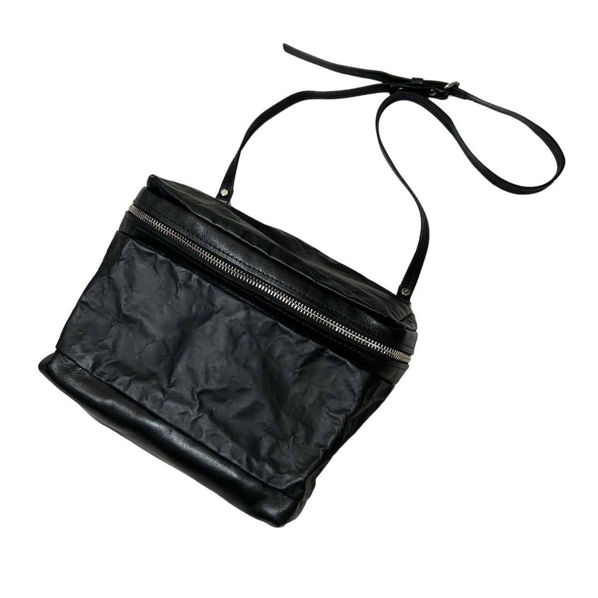 168 00s archive pleats please issey miyake bag shoulder zip 168 00s archive pleats please issey miyake bag shoulder zip