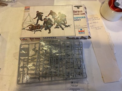 ESCI German Sapper Unit#5006 And Italeri German Paratroops #311