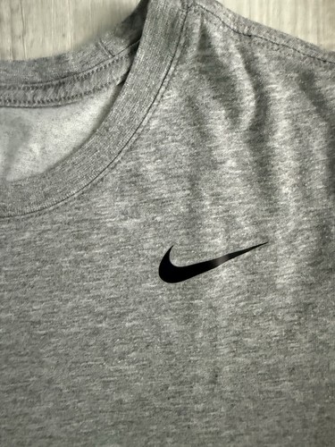 Camiseta Nike Para Hombre Dri-Fit Correr Manga Corta Calce Estándar Gris Talla Pequeña - Imagen 2 de 5