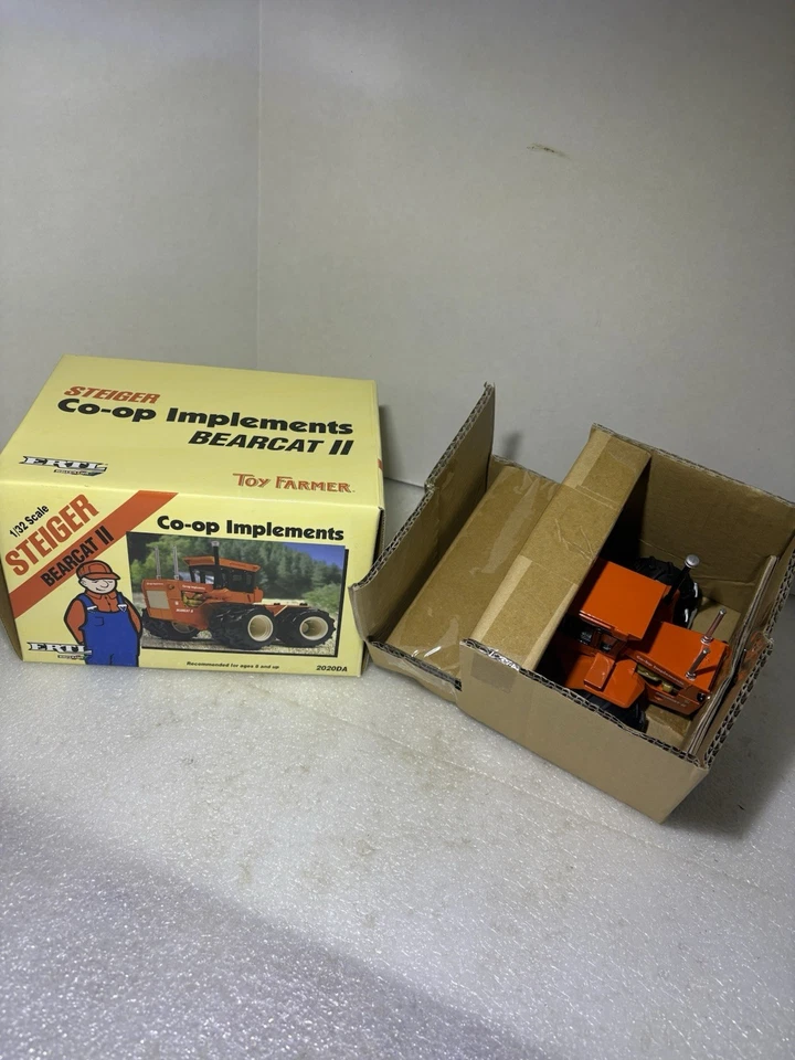 Ertl Steiger Bearcat II Tractor, Co-op Implements, Articulated, Diecast 1/32 - Image 2 of 4