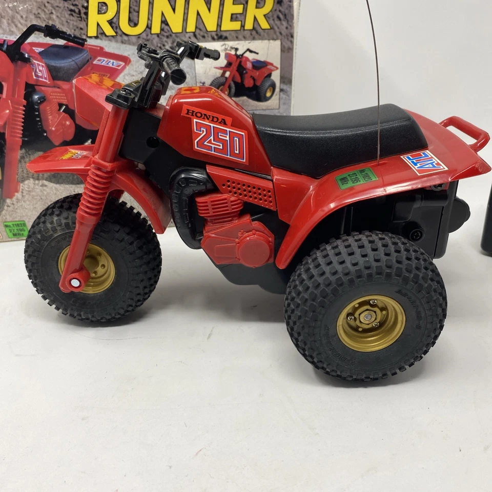 1980s Honda ATC 250R 3 Wheeler Dust Runner RC Remote Control Shinsei Great - Image 2 of 4