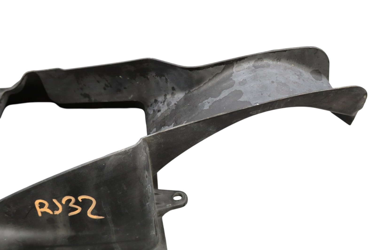 Maserati Ghibli 2014-2020 Front Right Shroud duct P/N 670004139