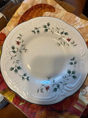 Pfaltzgraff Winterberry dessert plates