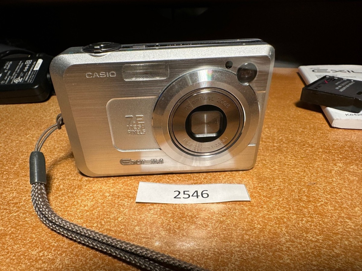 Casio Exilim EX-Z750 Digital Camera with Dock + Batteries +