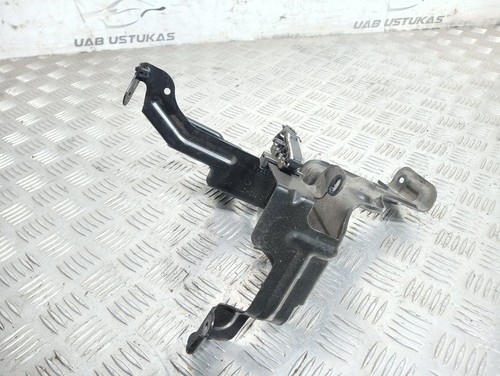 Audi A4 S4 B7 8E 8H 2008 Halterung ABS Steuergerät 8E0614119 UST60611