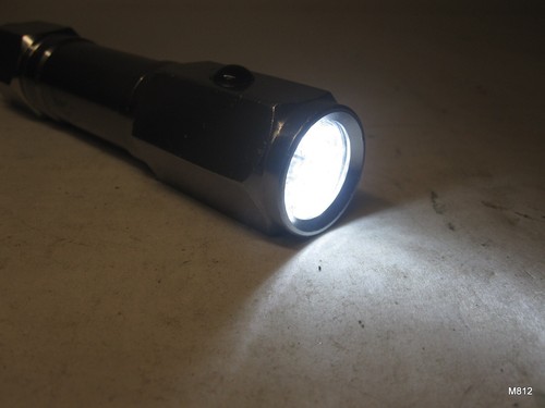 8 LED Bulb High Power Aluminum Alloy Flashlight with Window Breaker - Picture 5 of 5
