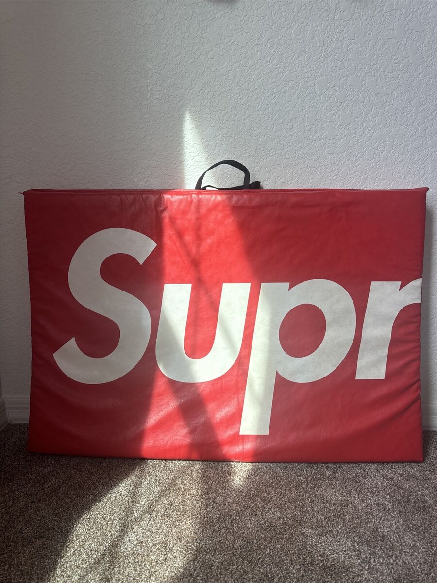 Supreme Everlast Folding Exercise Mat Box Logo Pre Owned | eBay Supreme Everlast Folding Exercise Mat Box Logo Pre Owned | eBay