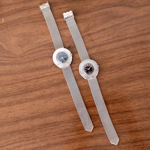 💙 x2 Vintage 1970s Timex Electric Blue UFO Style Watches - PARTS OR REPAIR