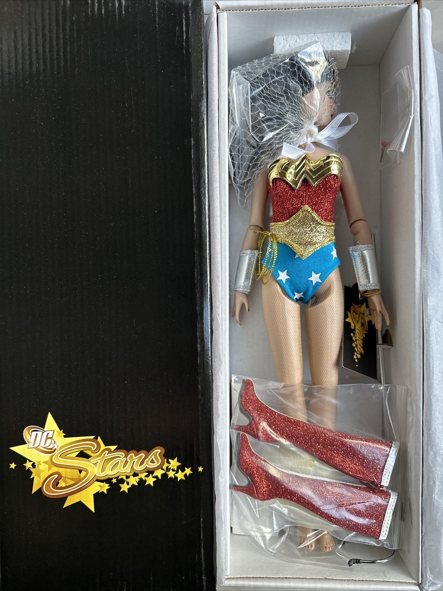 Tonner 2010 DC STARS SUPERHERO COLLECTION 13” WONDER WOMAN