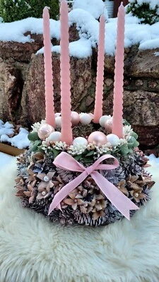 Adventskranz Rosa Hand Made mit Natur Zapfen gute Qualität Neu - Bild 1 von 4