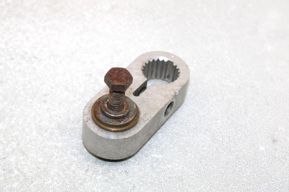 Brazo de pivote de suspensión trasera con buje roscado Polaris OEM 5333758 Q1299 Foto 3 de 4