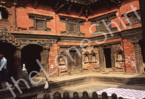 lata 80. Nepal Świątynia Pałacu Królewskiego Durbar Patan Katmandu 35mm Zjeżdżalnia Kodachrome - Zdjęcie 1 z 3