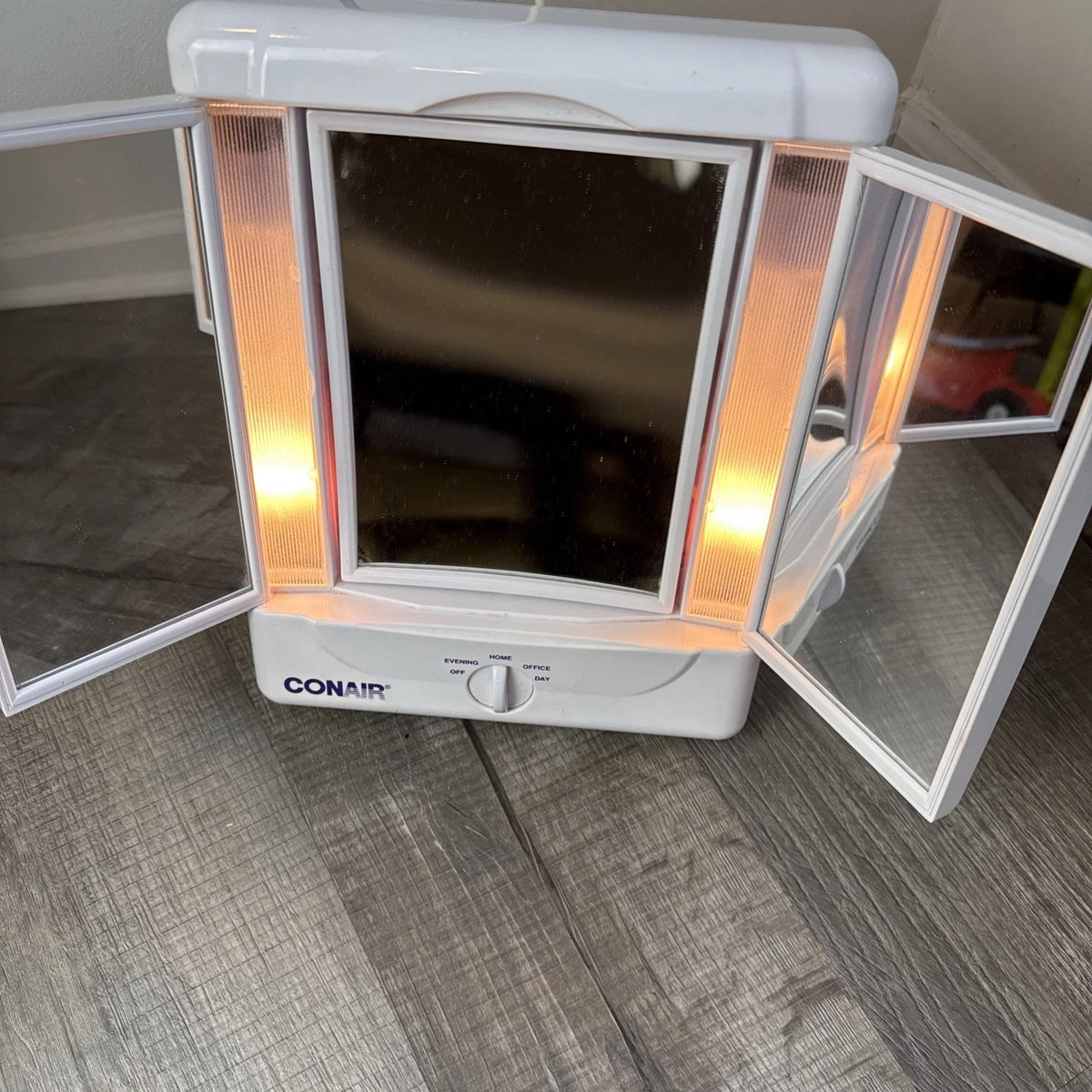 Conair Double 2 Sided Lighted Makeup Mirror Magnified Model TM7L 4 Settings