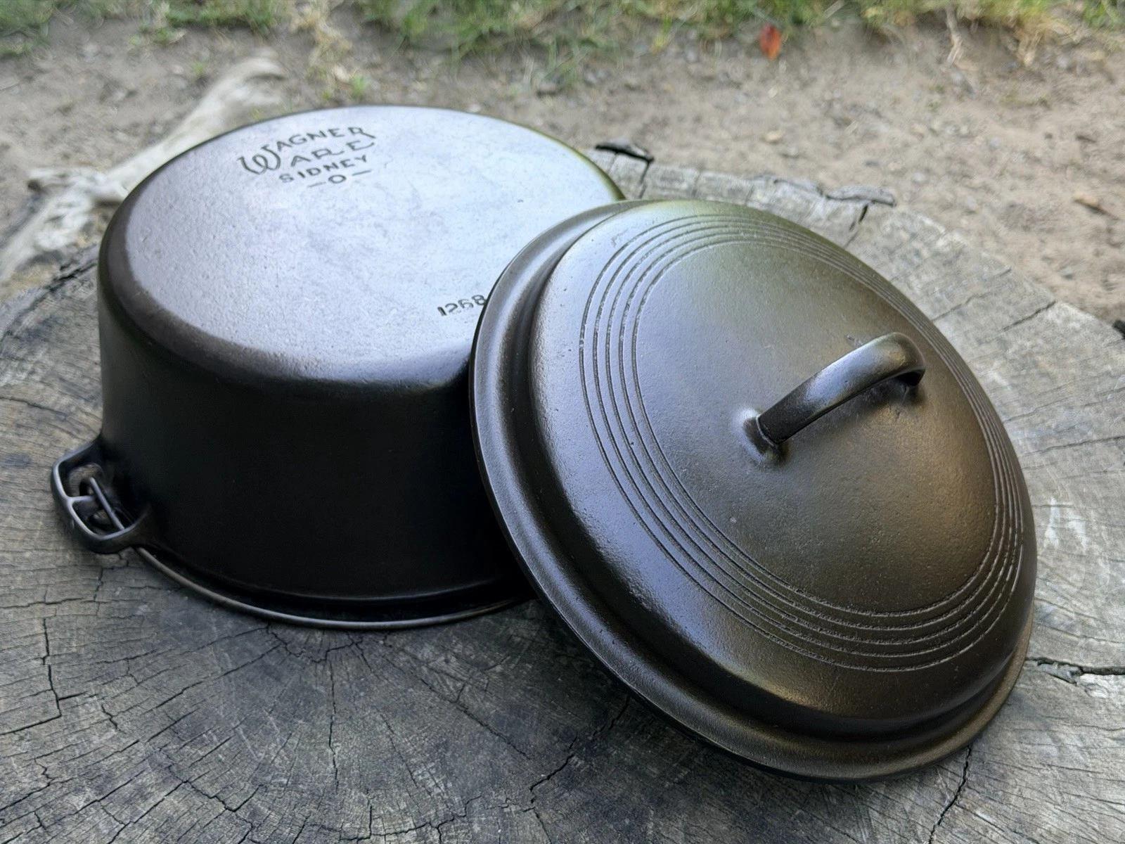 Vintage Wagner Ware 1268B Cast Iron Dutch Oven