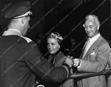 8206-12 Bill Boyd Grace Bradley candid handing over tickets 8206-12 8206-12