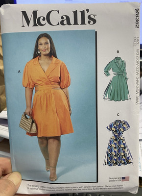 McCalls Sewing Pattern Dress Size W3 30W-38W M8362, 8362 Uncut New