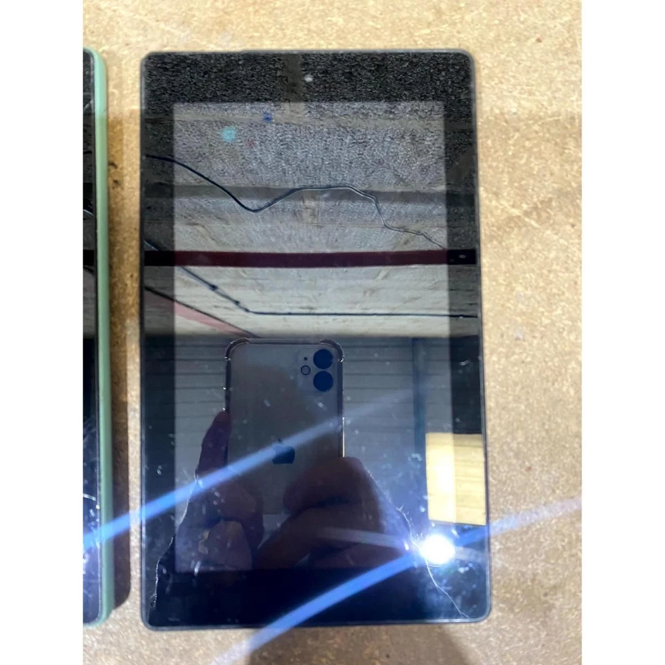 Lot of 2 Amazon Fire 7 M8S26G Android Tablet Black & Green 7" IPS LCD Bluetooth - Image 3 of 4