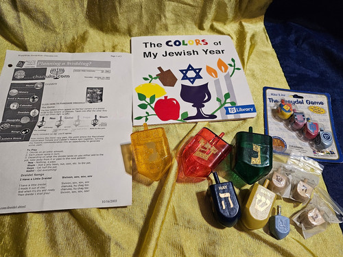 Dreidels Wood & Plastic Asst. Sizes Board Book Colors of MyJewish Year Lot of 14